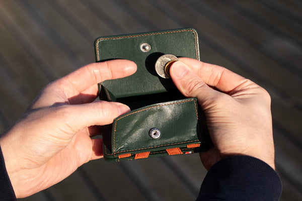 Magic Coin Wallet - 6 Cards