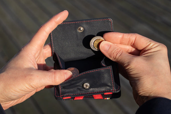 Magic Coin Wallet - 6 Cards