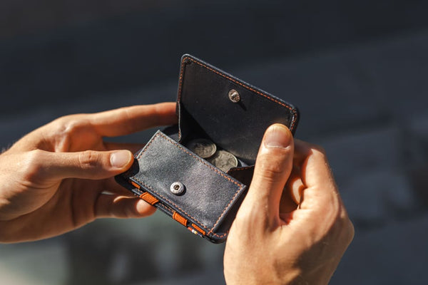 Magic Coin Wallet - 6 Cards