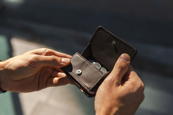 Magic Coin Wallet - 6 Cards