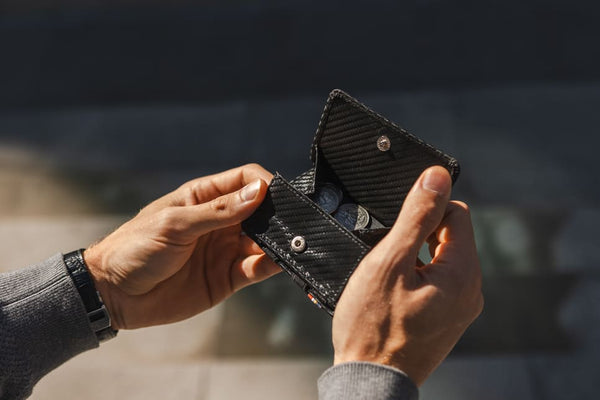Magic Coin Wallet - 6 Cards