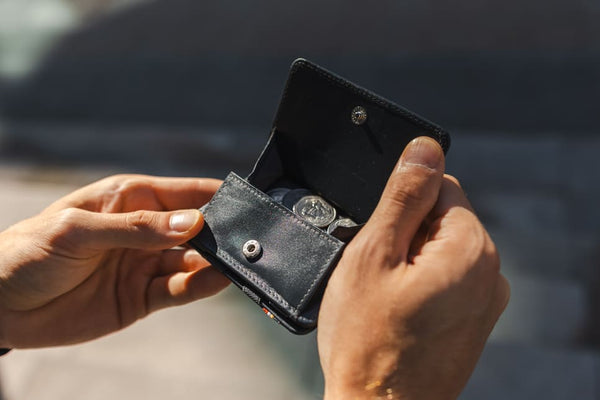 Magic Coin Wallet - 6 Cards