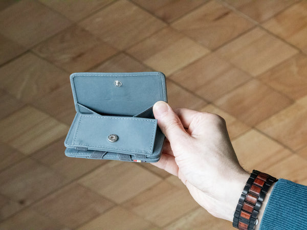 Magic Coin Wallet - 6 Cards